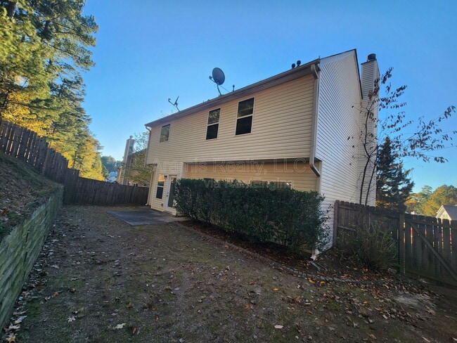 Building Photo - 1428 Autumn Wood Trail