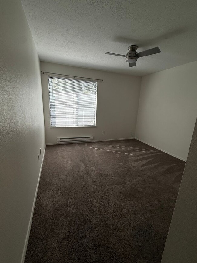 Building Photo - 4000 Carman Dr