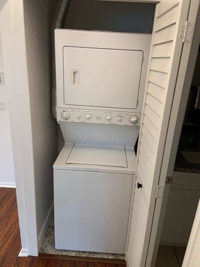 Building Photo - Beautiful 2/2 Condo In Hunter's Reserve! Near UCF!