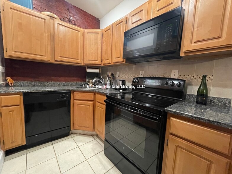 Building Photo - 1122 Commonwealth Ave