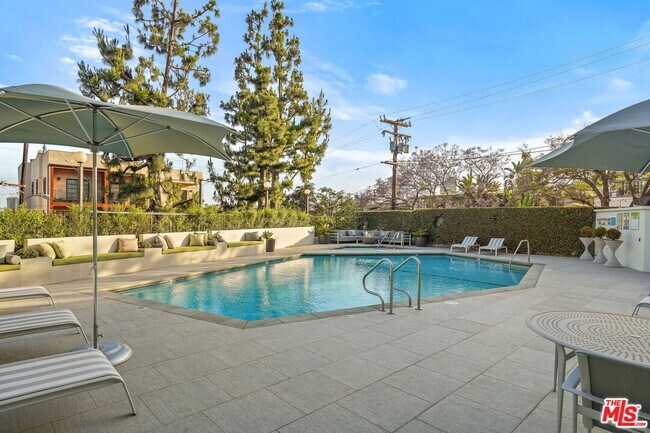 Building Photo - 8787 Shoreham Dr