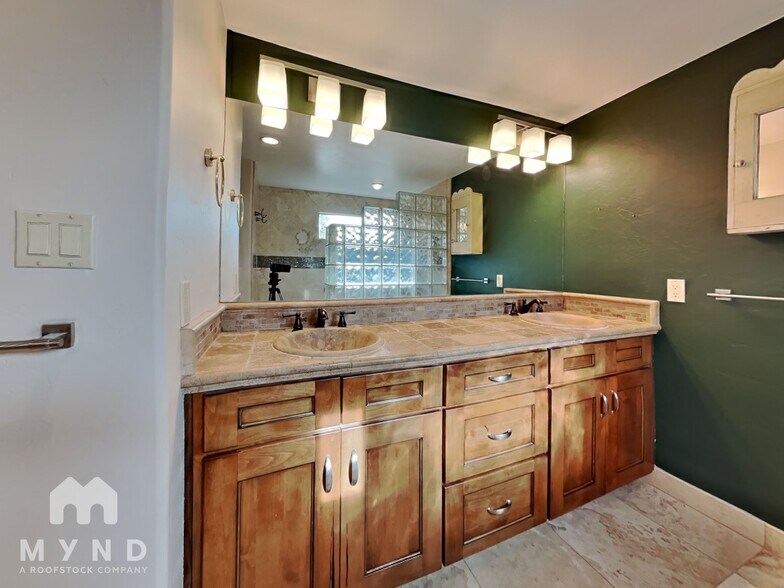 Building Photo - 5727 N PSO Ventoso