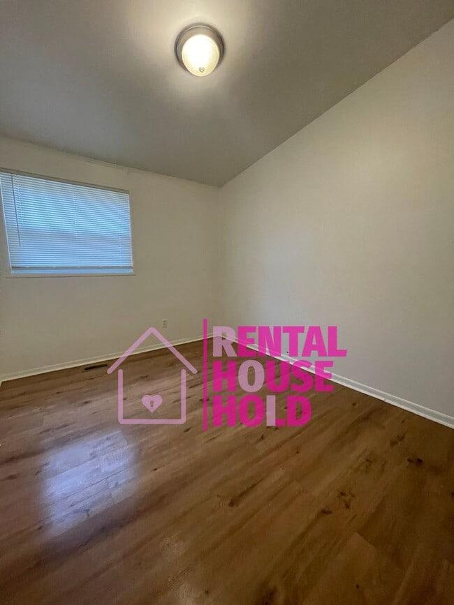 Building Photo - Beautiful 3 Bedroom Ranch~ Dearborn Heights