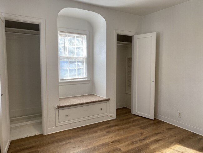 Building Photo - 2 Bed / 2 Bath Home - Close to UNC