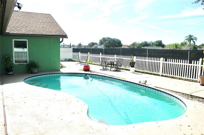 Building Photo - 412 Everwood Dr