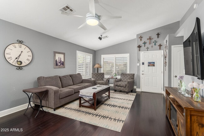 Building Photo - 748 E Potter Dr