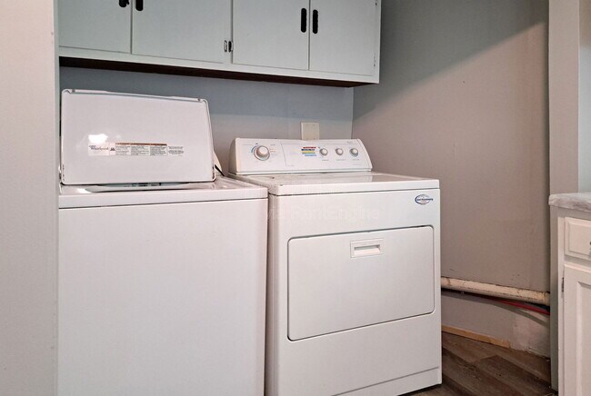 Building Photo - 715 N 33rd St