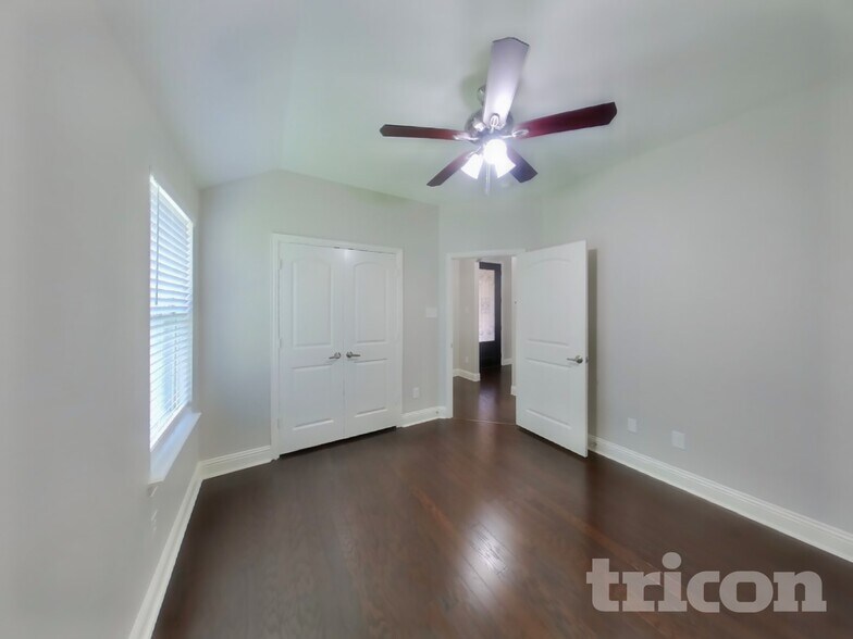 Building Photo - 123 Sierra Dr