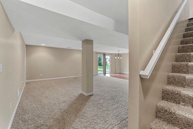 Building Photo - Spacious 3-Bed, 3-Bath Home in Wentzville