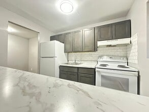 Building Photo - 308 Main St