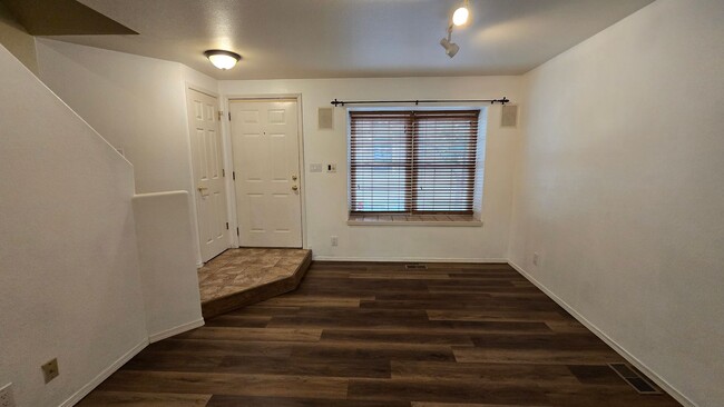 Building Photo - 6048 Colony Cir - Rockrimmon - Townhome - ...