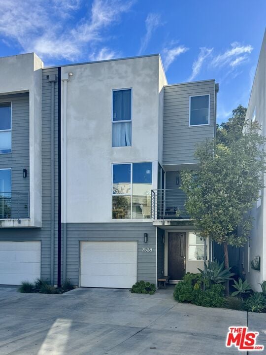 Building Photo - 2528 Via Artis