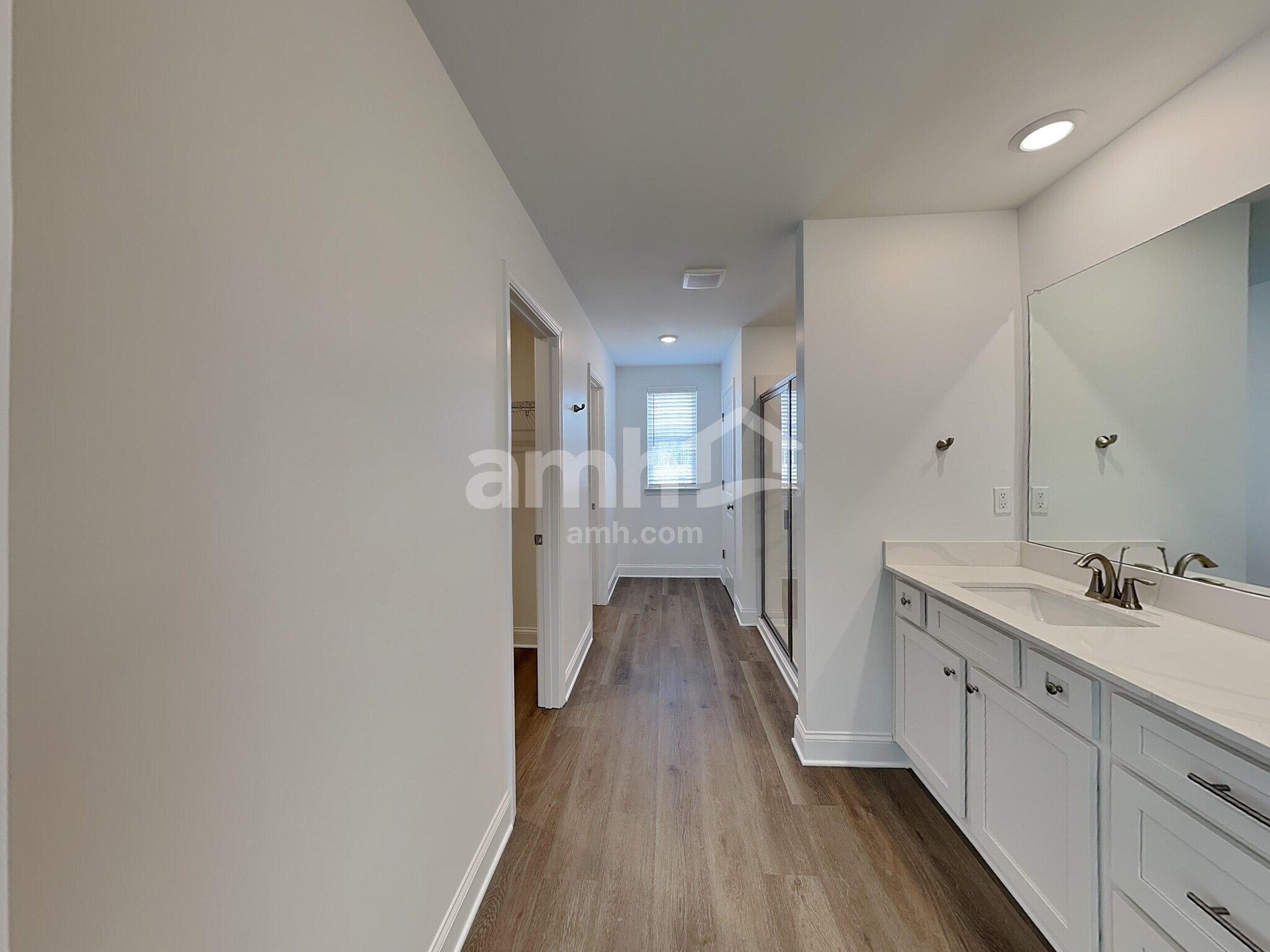 Building Photo - 380 Pointe Dr