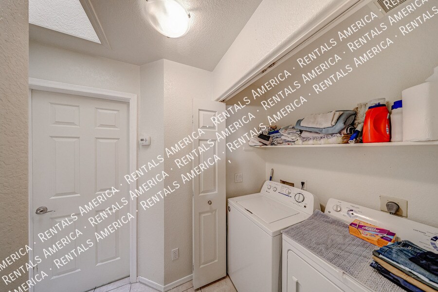 Building Photo - 9123 N 68th Dr