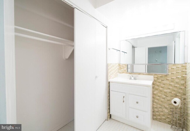 Building Photo - DC Studio Near Logan and DuPont Circle