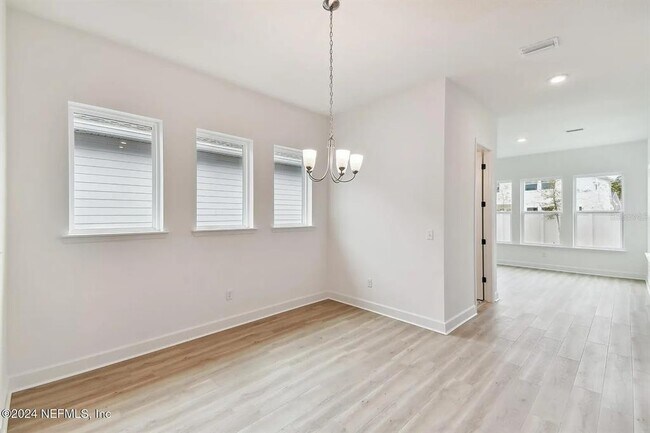 Building Photo - 90 Victory Ct