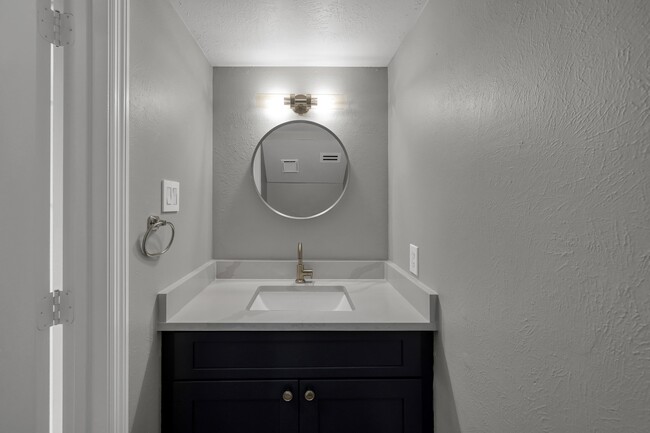 Building Photo - 23 Alderon Woods Pl