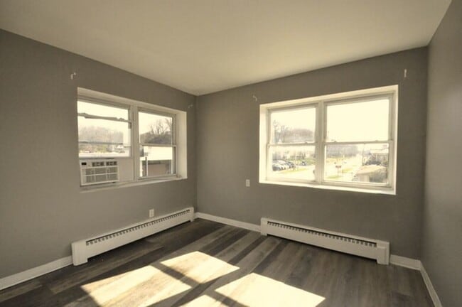 Building Photo - 506-530 Main St