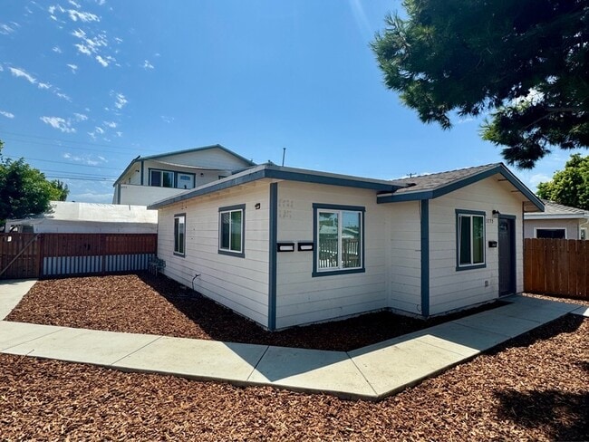 Primary Photo - 3775 Teak St