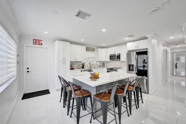 Building Photo - 6740 Custer St