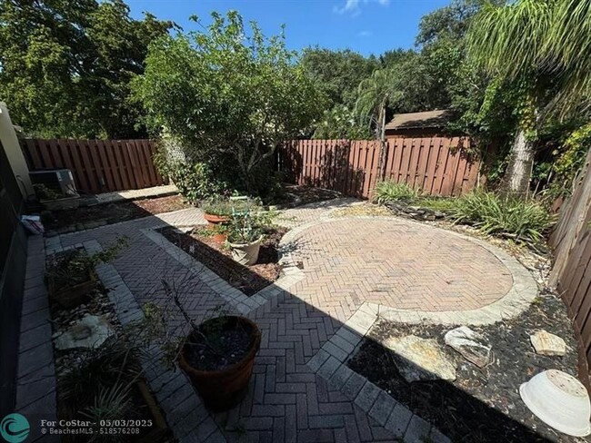 Building Photo - 3008 NW 69th Ct