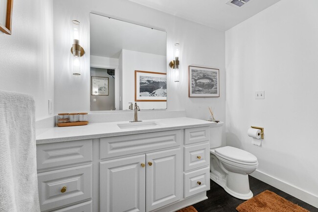 Building Photo - University Place 4 Bed/3 Bath