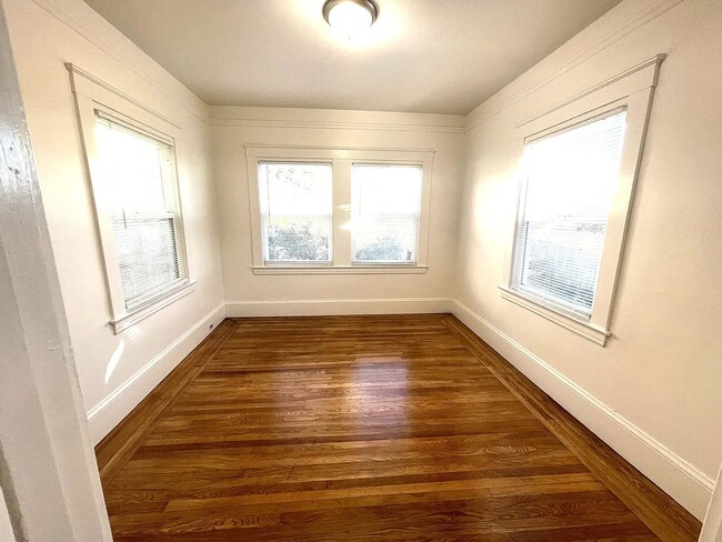 Building Photo - SF Renovated 4 Bed / 2 Bath / 2,170 SF House