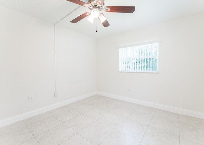 Building Photo - 201 SW 7th St