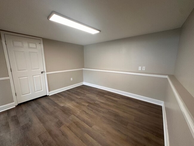 Building Photo - Renovated 5BR/2BA Bi-Level Home with Oversized 2 Car Garage For Rent!