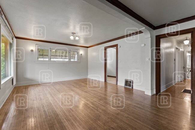 Building Photo - 808 E Mission Ave