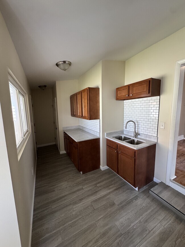 Building Photo - 206 N Sutphin St