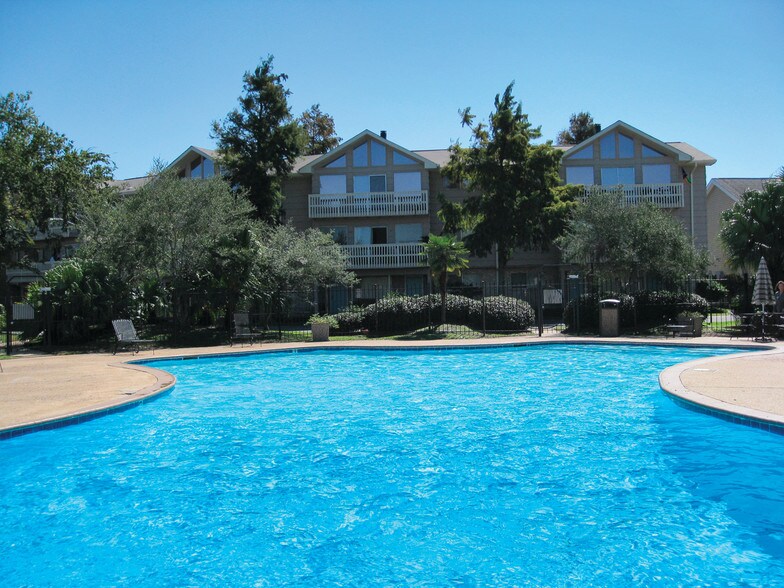 Windsong Apartments 1400 W Esplanade Ave Kenner LA 70065 Apartment