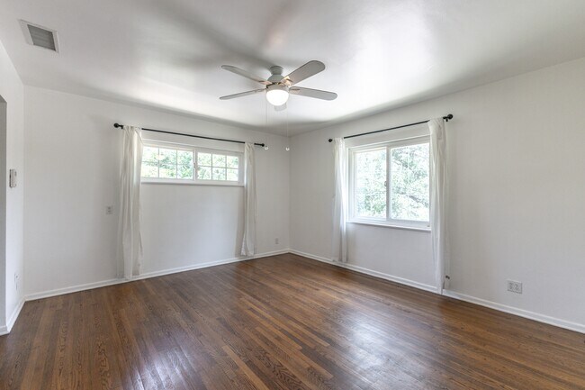 Building Photo - 1290 Clubhouse Dr
