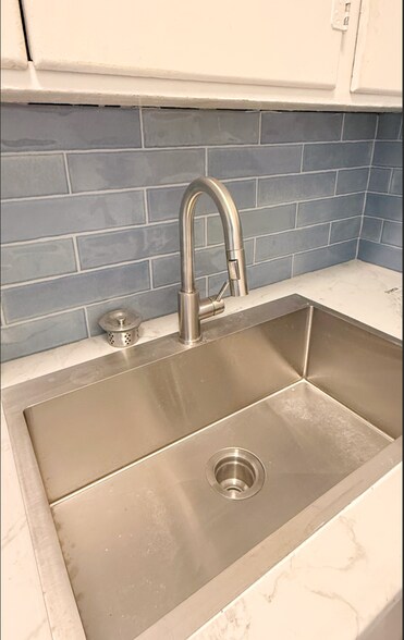 Building Photo - 1069 N 1st St