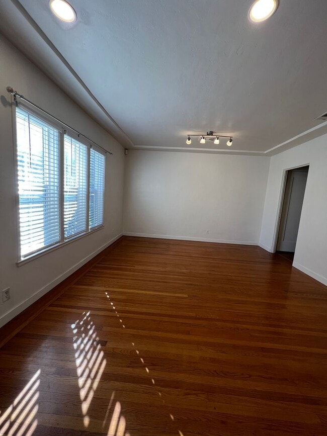 Building Photo - 2016 17 Street - Modern Midtown Gem | 2BR/...