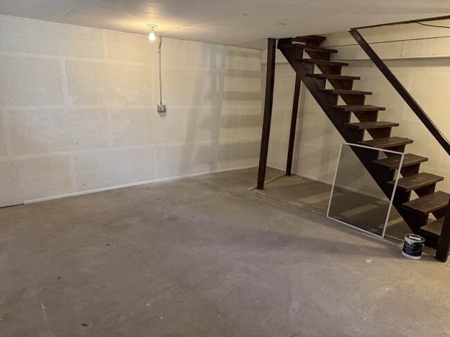 Private basement - 127 New Britain Ave