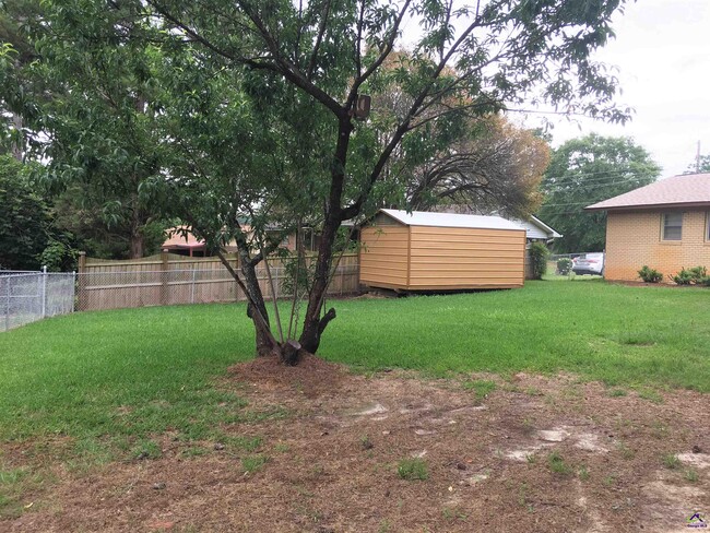 Building Photo - 208 Ivelyn Dr