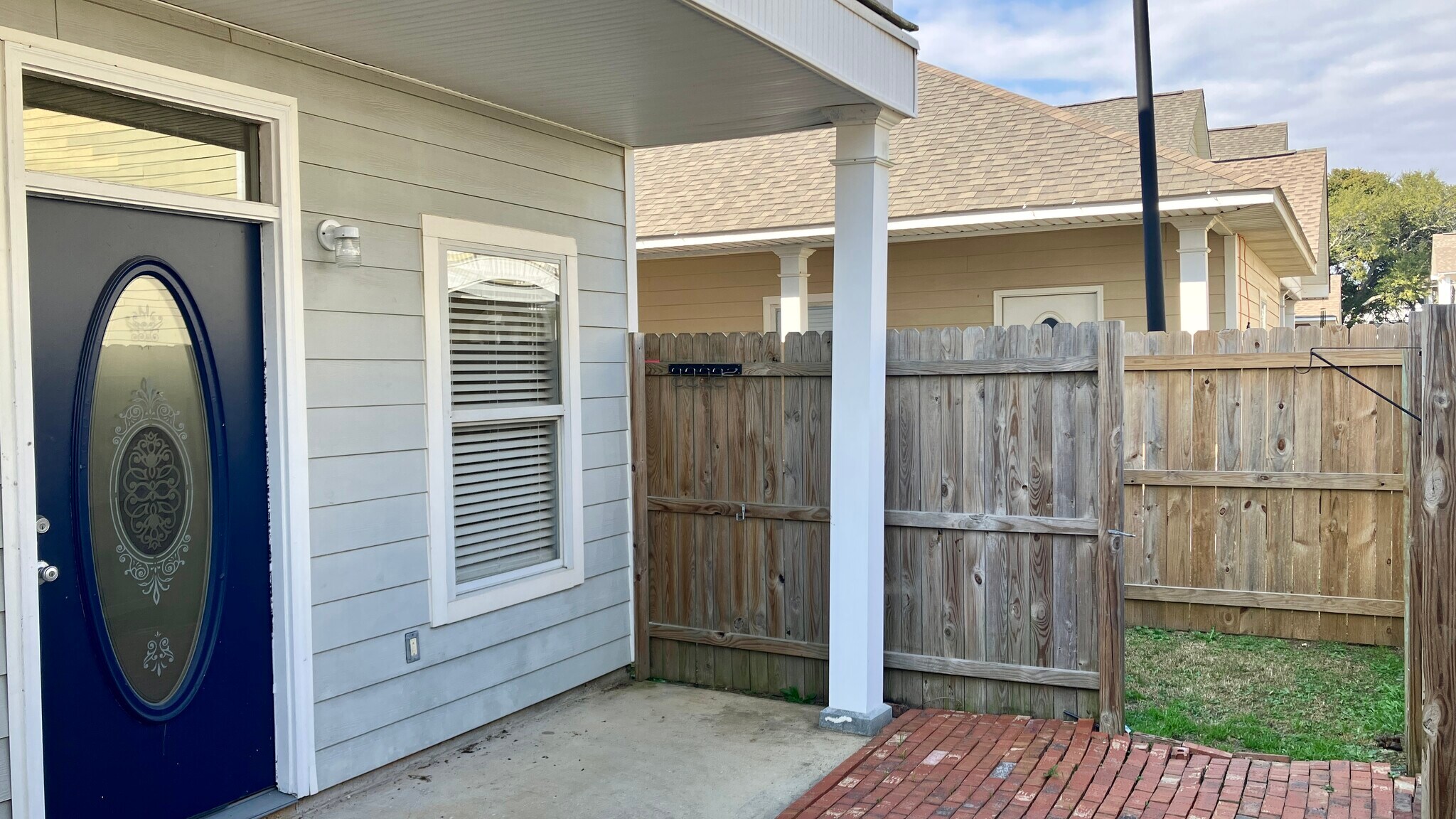 Building Photo - 1332 Tropical Cv