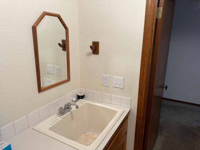 Building Photo - 3 Bed, 2.5 Bath Country Club