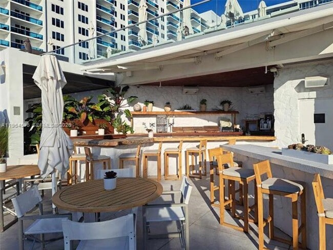 Building Photo - 2301 Collins Ave