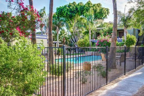 Building Photo - 740 W Elm St