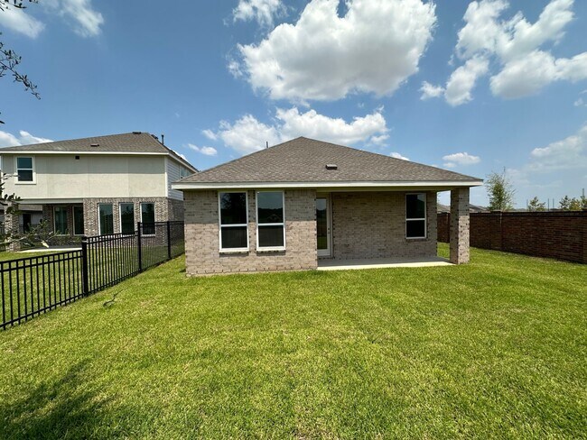 Building Photo - 27407 Sunterra Village Dr