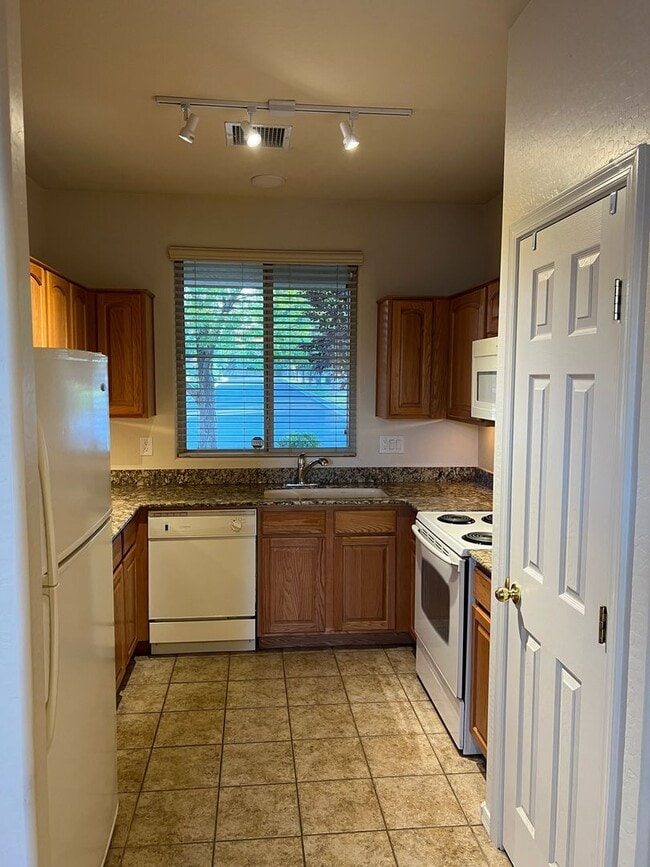 Building Photo - MOVE IN SPECIAL ~ 4 Bedroom in Stoneridge,...