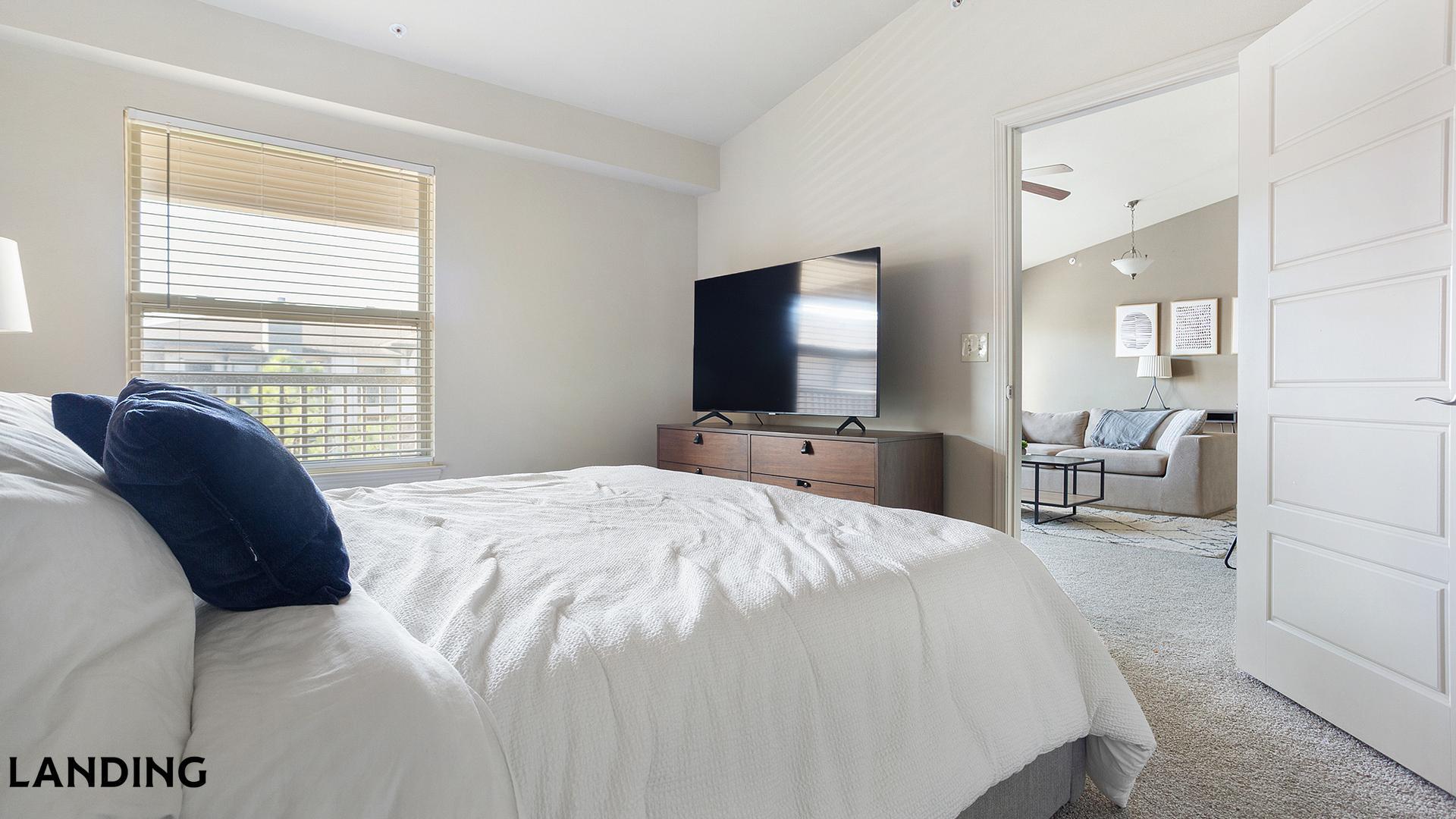 Building Photo - 701 W 101st Pl S