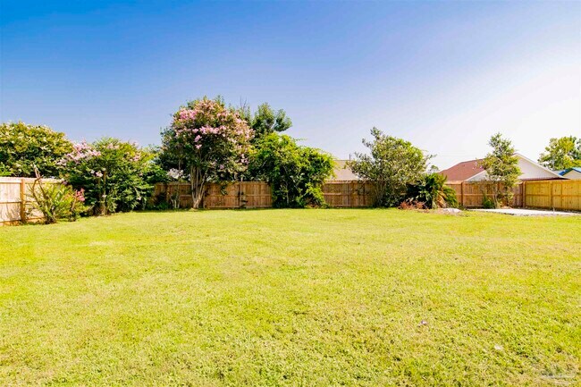 Building Photo - 4012 Shorewood Dr