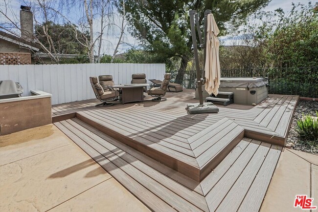 Building Photo - 438 Raindance St