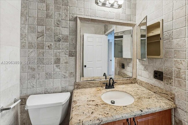 Building Photo - 5818 Northpointe Ln
