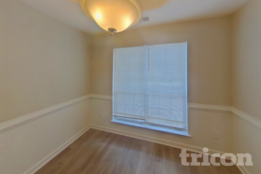 Building Photo - 511 Horseshoe Cir
