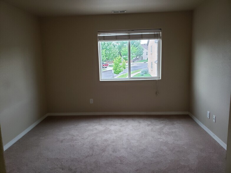 2nd Bedroom - 4721 Falcons Hood Pt