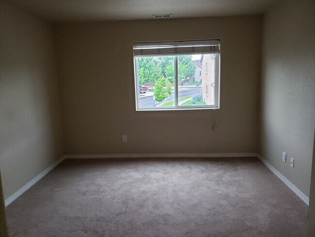 2nd Bedroom - 4721 Falcons Hood Pt